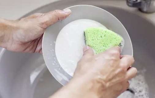 一个洗碗习惯等于培养细菌 教你正确的洗碗步骤